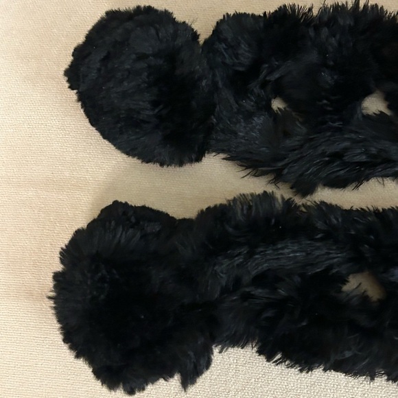 Black Faux Fur Scarf - Picture 2 of 4